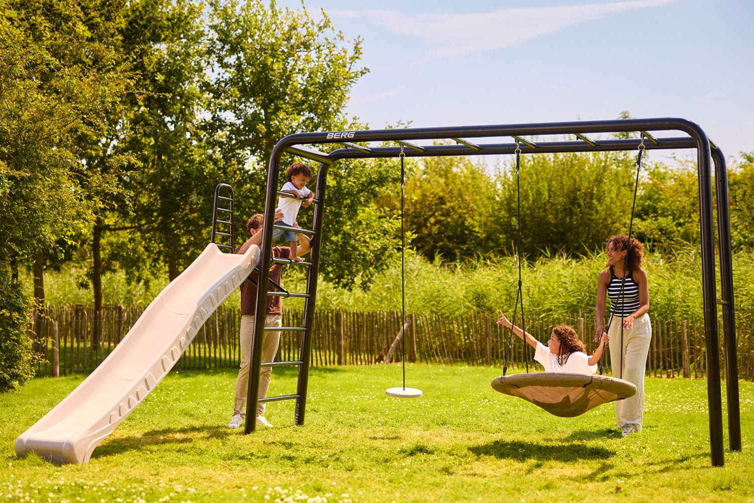 Sturdy BERG PlayBase Frame with accessories